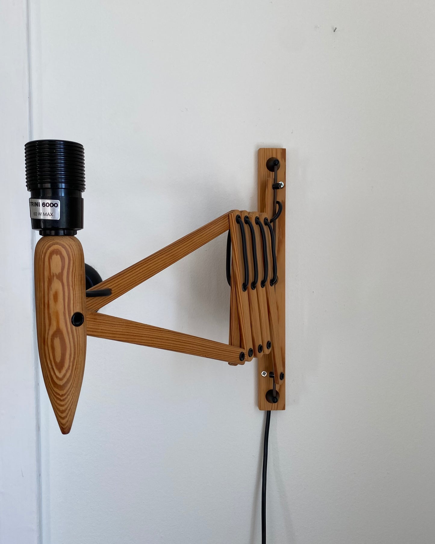 Strini Scissor Wall Lamp