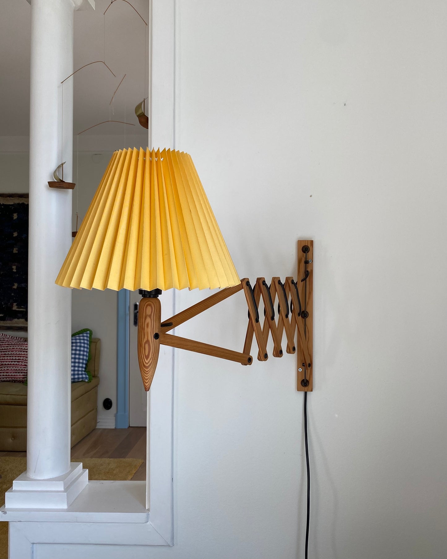 Strini Scissor Wall Lamp
