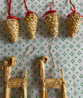 Load image into Gallery viewer, A large set of Swedish Christmas straw decorations