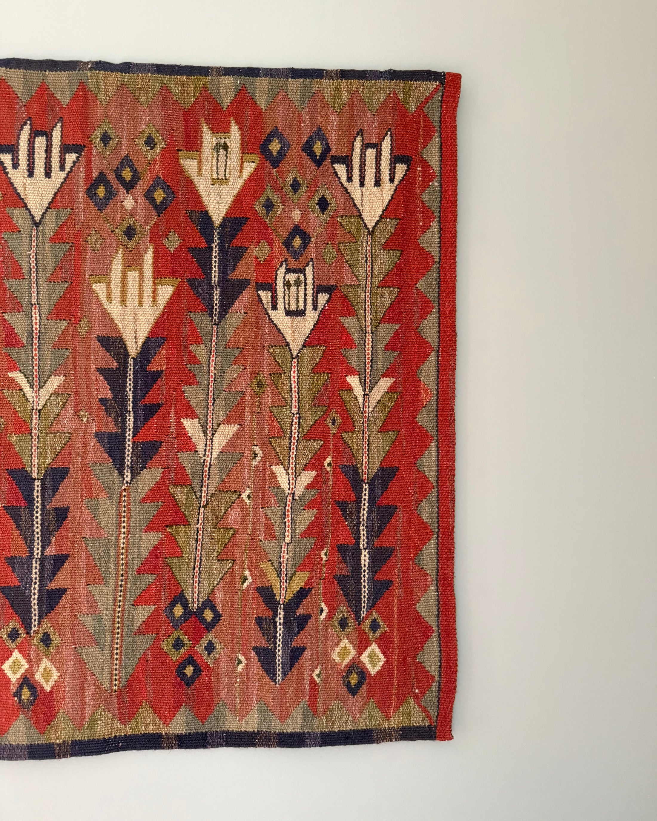 Tapestry - Röda liljan by Märta Måås-Fjetterström