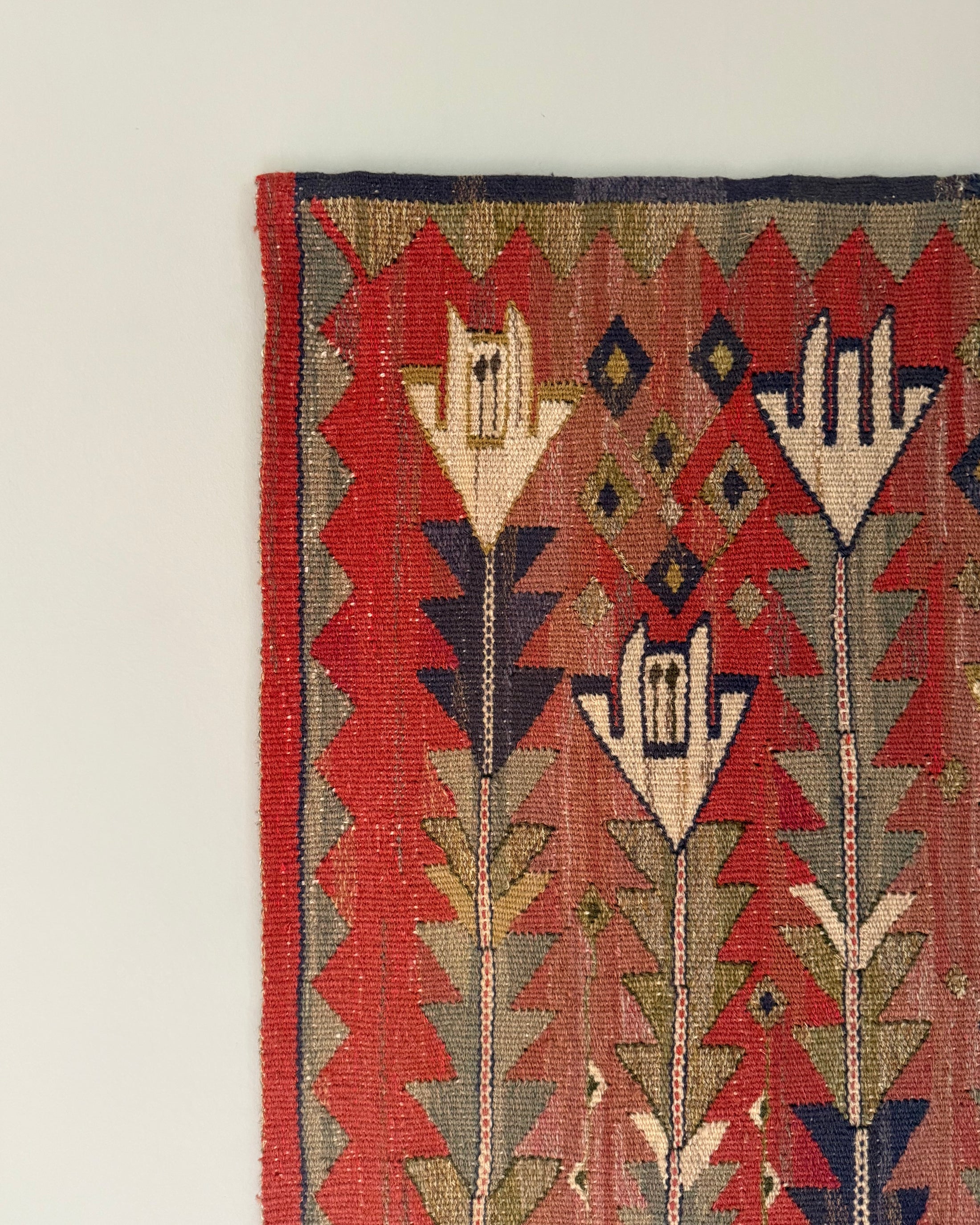 Tapestry - Röda liljan by Märta Måås-Fjetterström