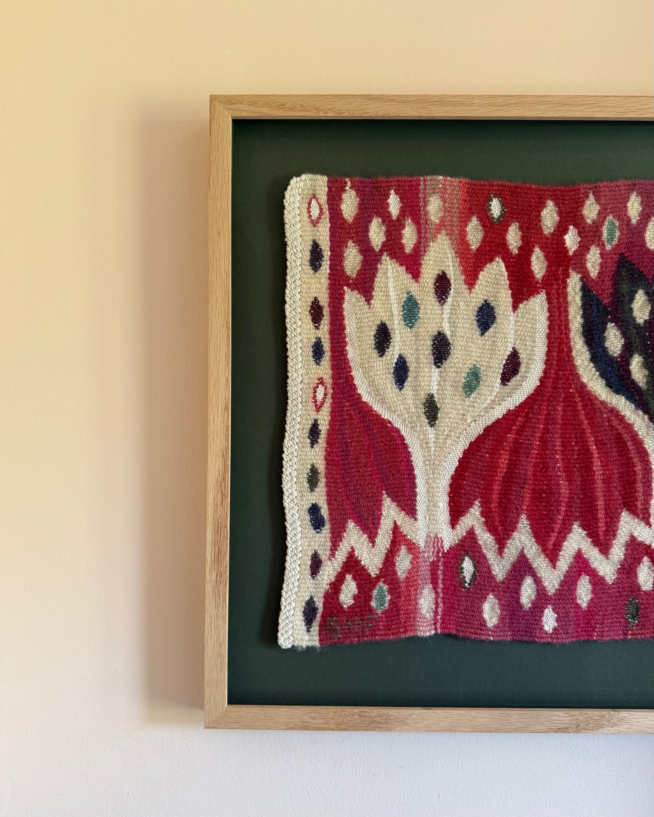Framed Vintage Tapestry - Crocus röd by Ann-Mari Forsberg