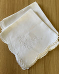 Load image into Gallery viewer, Set of 10 Napkins with a Scalloped Edge
