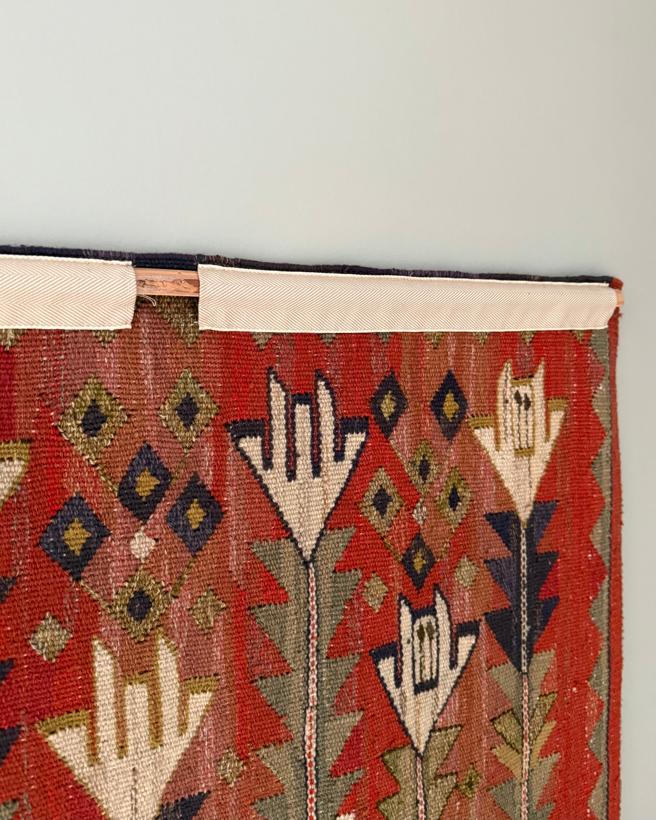 Tapestry - Röda liljan by Märta Måås-Fjetterström
