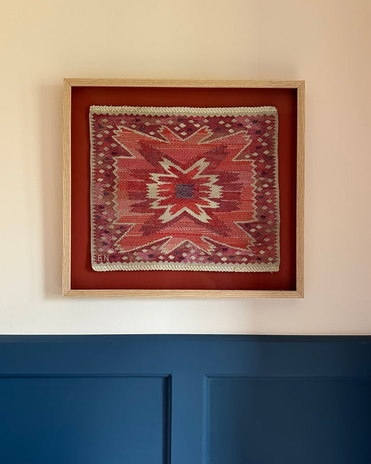 Vintage Tapestry - Nejlikan röd by Barbro Nilsson for MMF