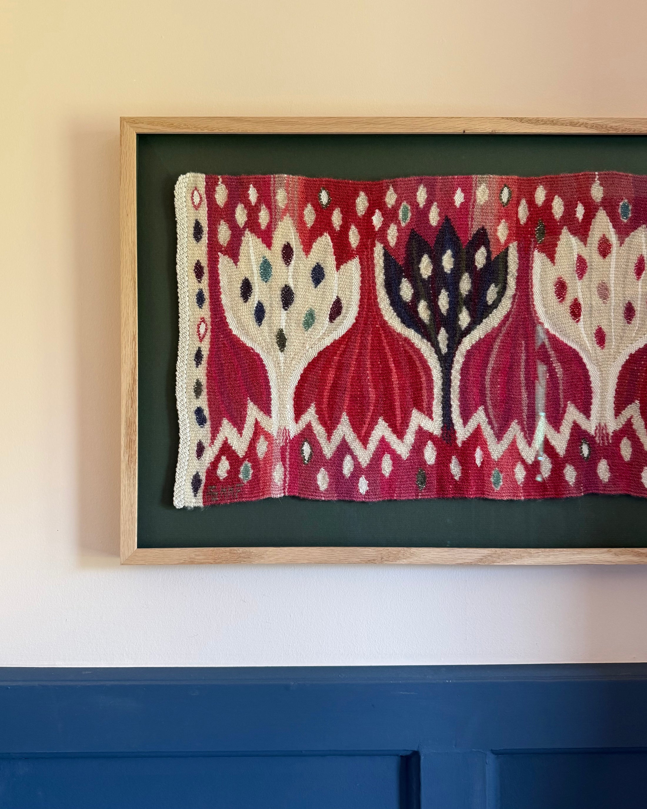 Framed Vintage Tapestry - Crocus röd by Ann-Mari Forsberg