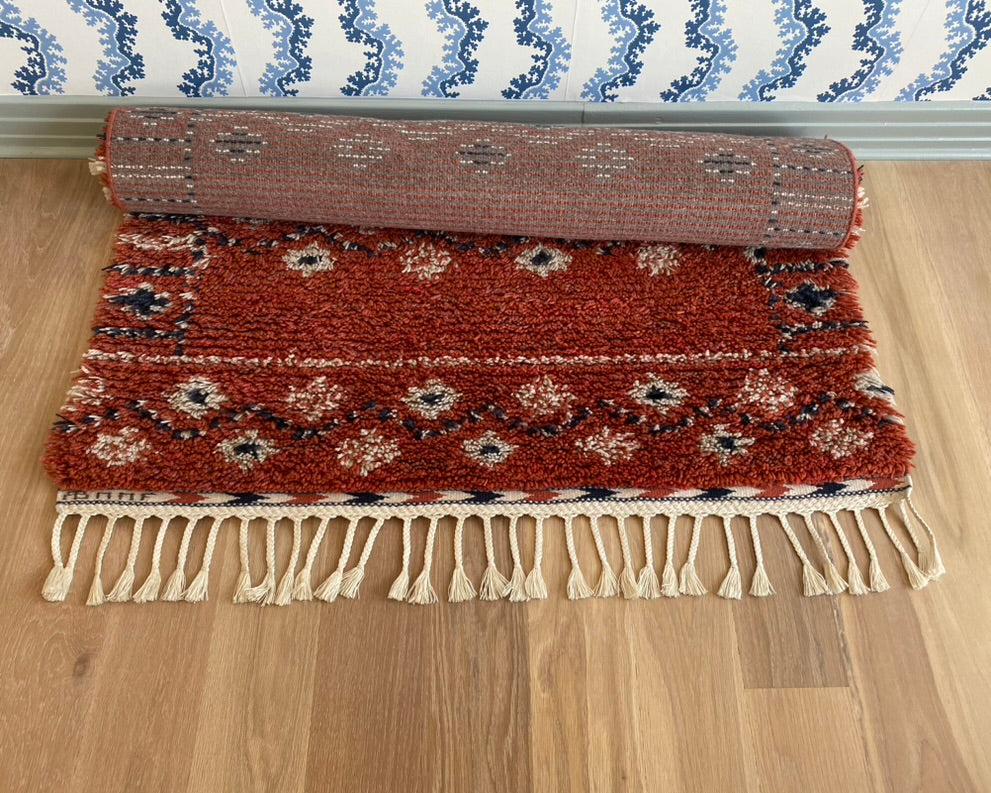 Röda slingan Rug by Märta Måås-Fjetterström