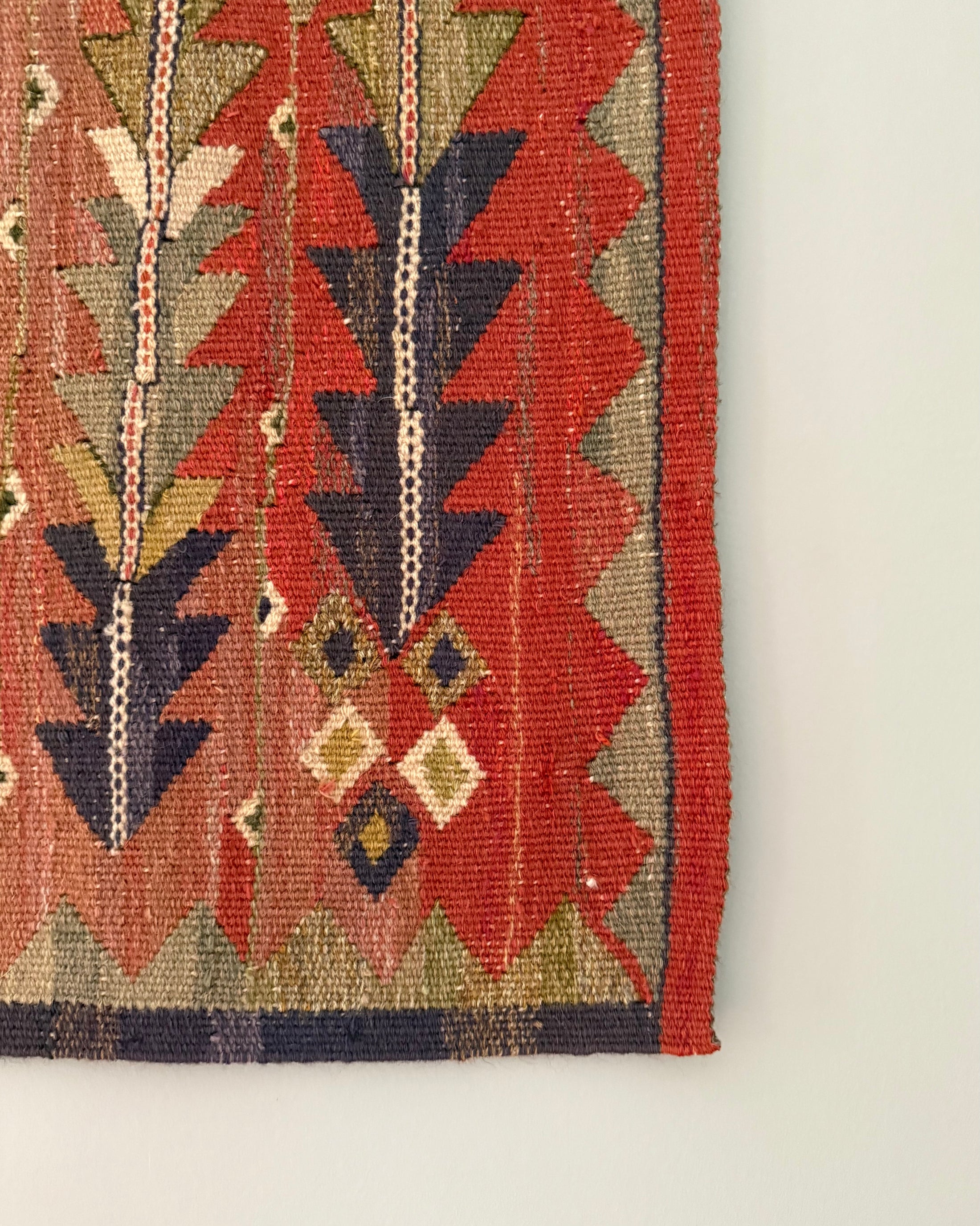 Tapestry - Röda liljan by Märta Måås-Fjetterström