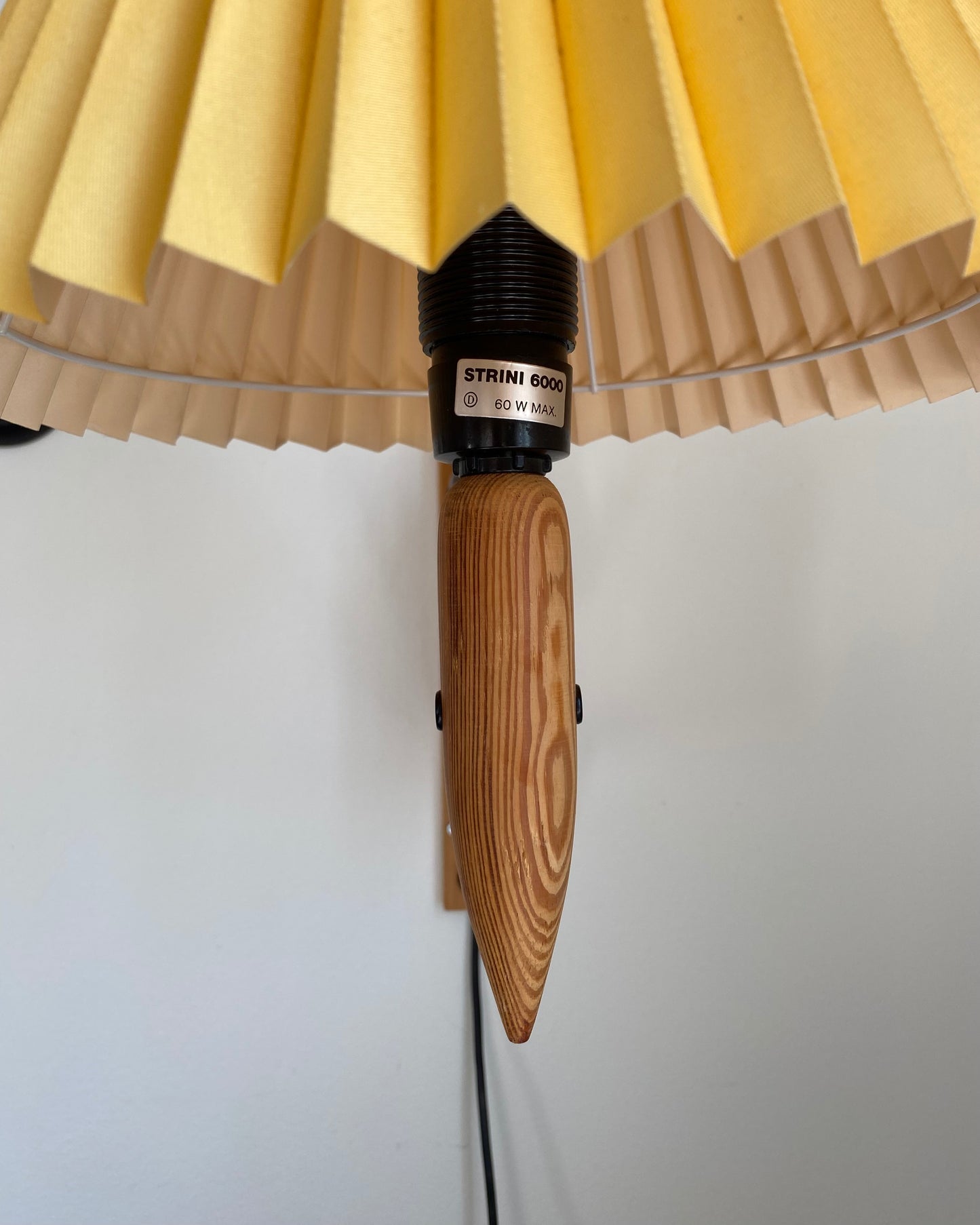 Strini Scissor Wall Lamp