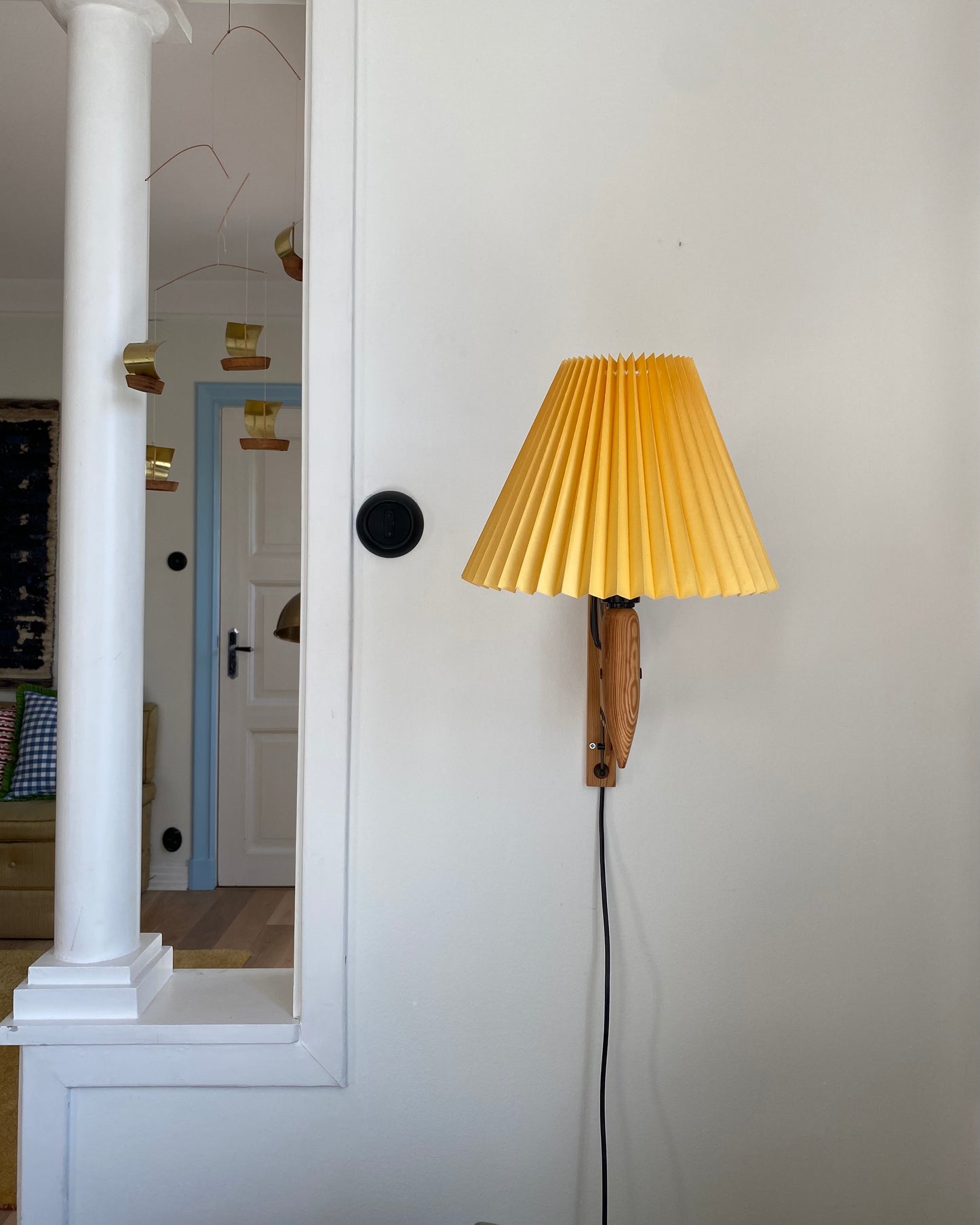 Strini Scissor Wall Lamp